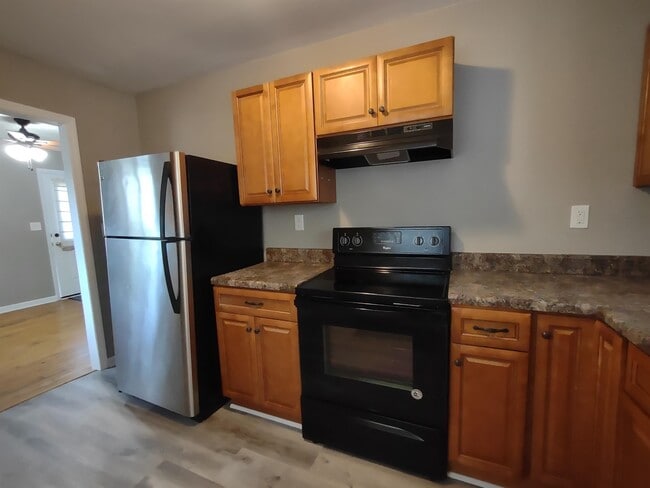 Building Photo - 8329 Oak Dr