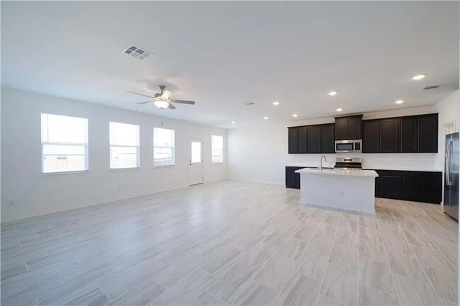 Building Photo - 215 Thurman Holt Rd