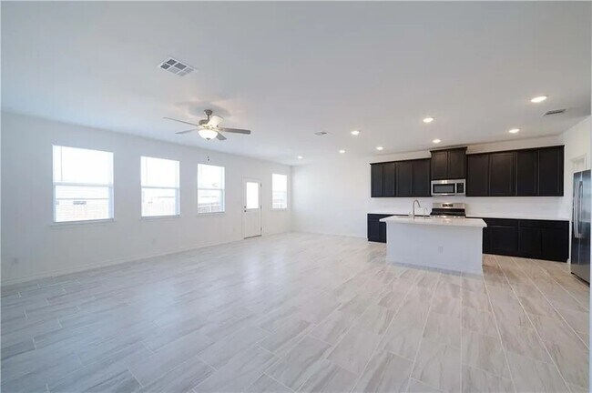 Foto del edificio - 215 Thurman Holt Rd