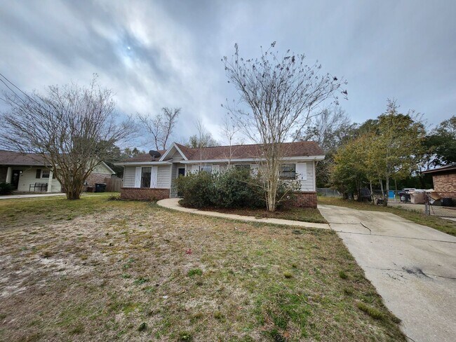Building Photo - 10695 Bridge Creek Dr Pensacola, FL 32506....