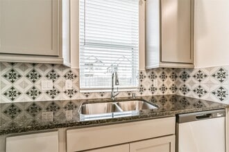 Building Photo - 1531 Crystal Stream Dr