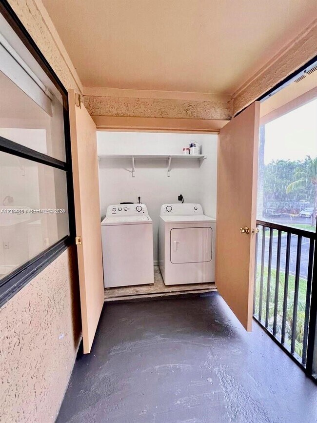 Building Photo - 10440 SW 156th Ct