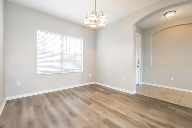 Building Photo - 2459 Hamlet Cir