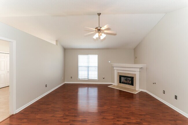 Foto del edificio - 6903 Wrenwood Dr
