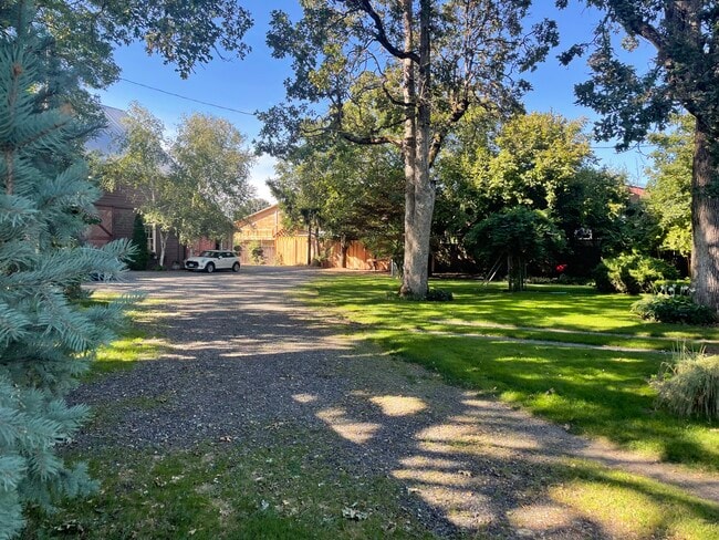 Building Photo - 1373 Barker Rd