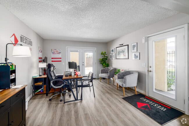 Oficina de arrendamiento - Date Palms