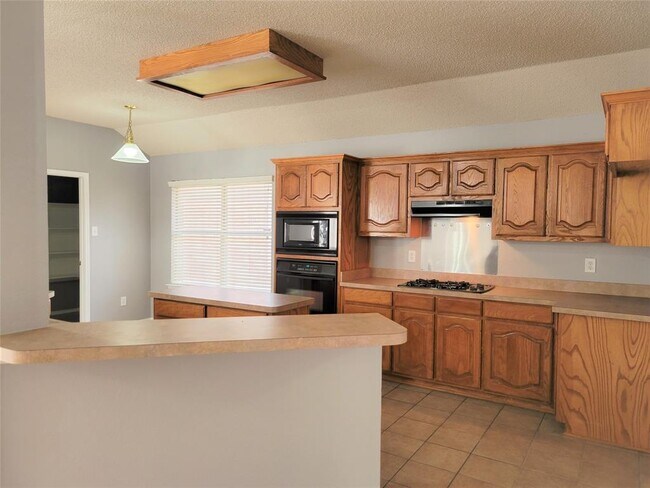 Foto del edificio - 5600 Flowerwood Ln