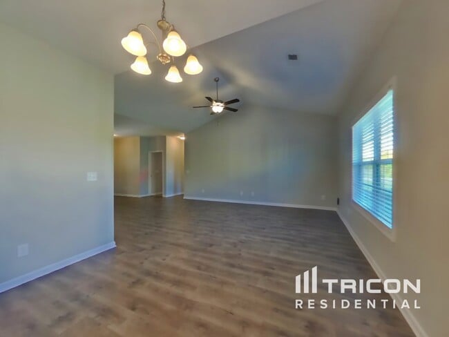 Building Photo - 746 W Coker Way