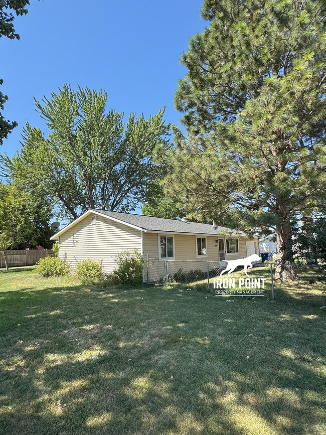 Foto del edificio - SW Boise home w/attached garage, large fen...