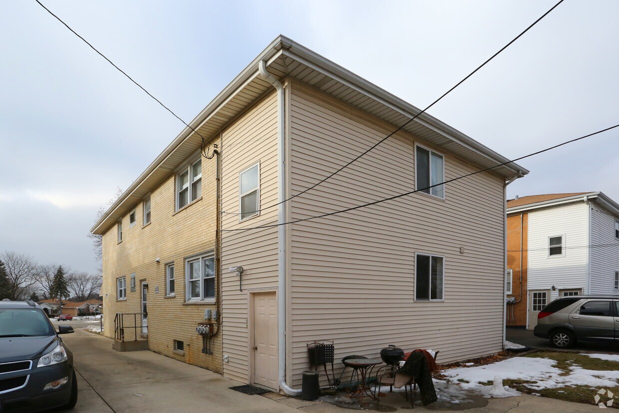 Building Photo - 301 S Hale St