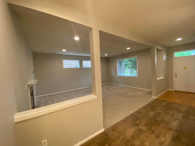 Foto del edificio - Coming Soon! Beautiful 4BD/2.5BA in West O...