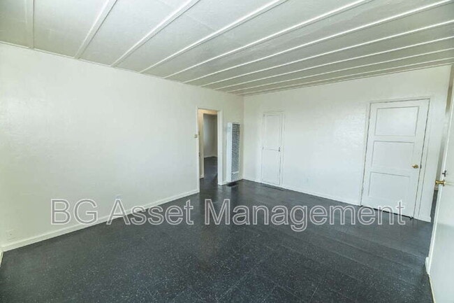 Photo - 1415 Visalia Ave Apartment