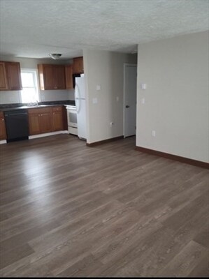 Foto del edificio - 48 Juniper Rd