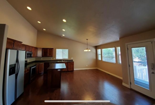 Building Photo - 785 Sage Dr