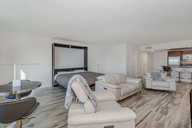 Foto del edificio - 2301 Collins Ave