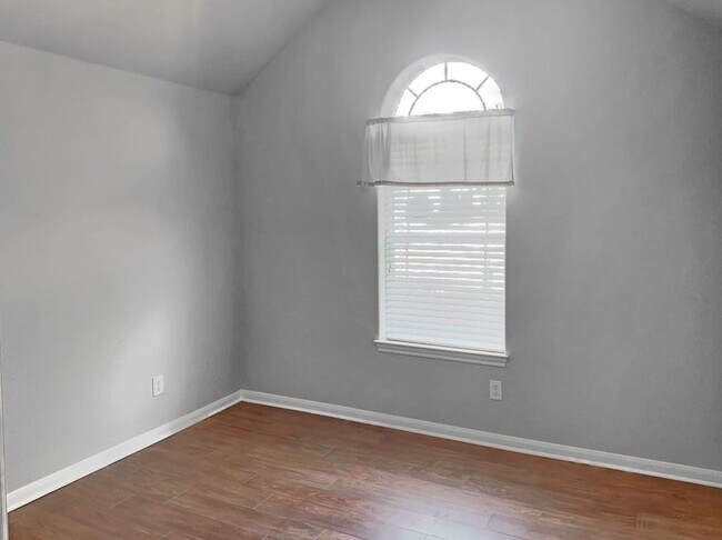Building Photo - 3627 Globe Willow