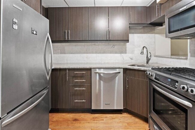 Building Photo - 357 Varick St