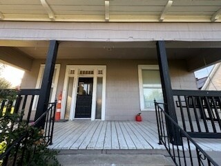 Building Photo - 1111 E Texas Ave