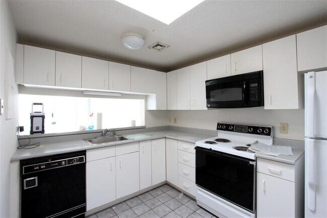 Building Photo - 155 Beacon St