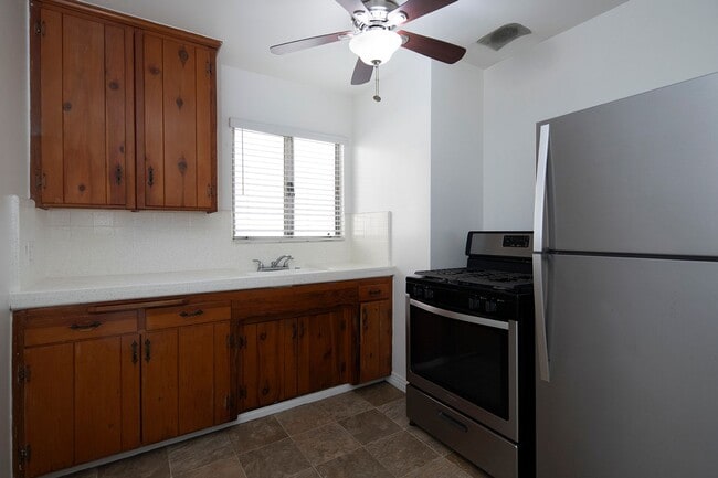 Interior Photo - Talmadge Pacific Apartments