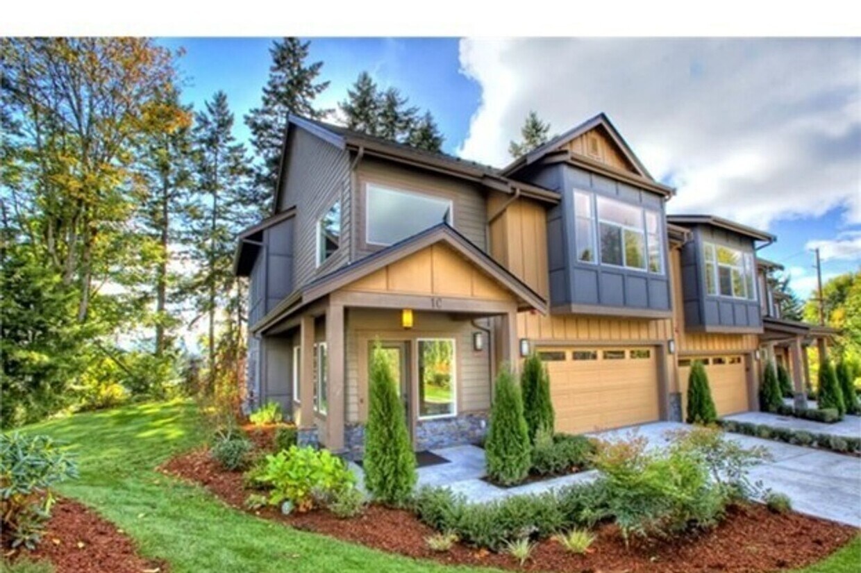 Primary Photo - Spacious 4 bed Townhome in Central locatio...