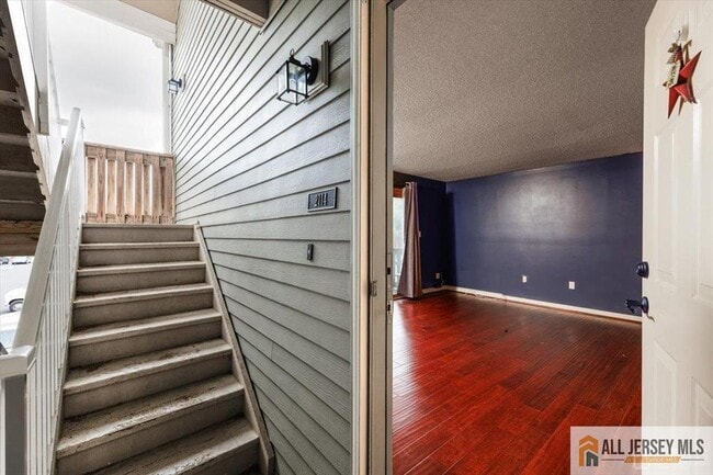 Building Photo - 2114 Ravens Crest Dr