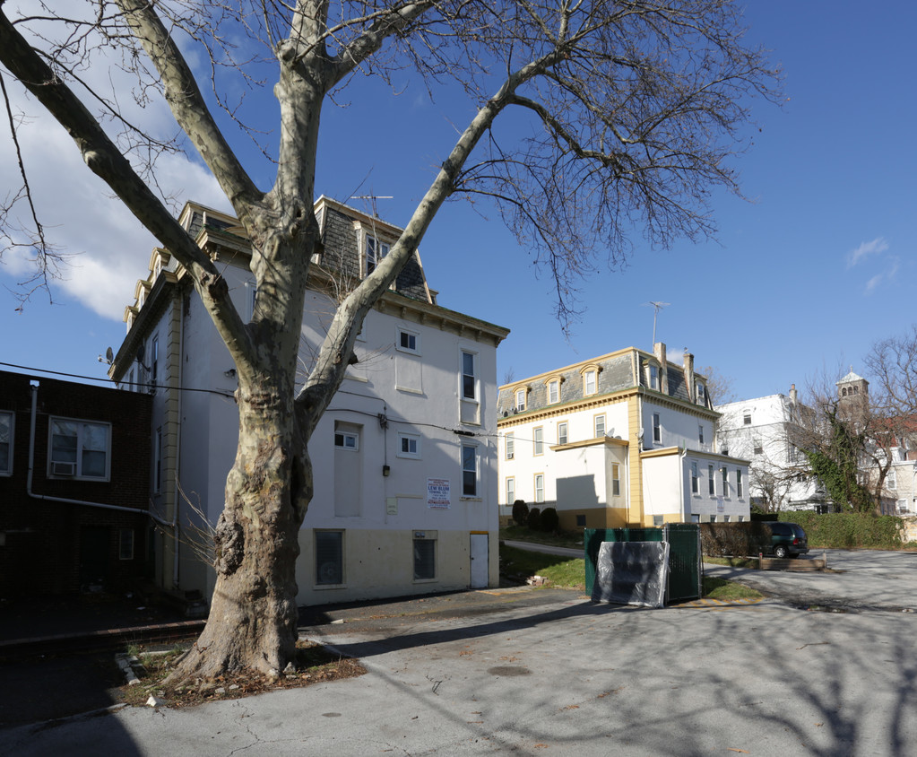 Building Photo - Scenic Apartments