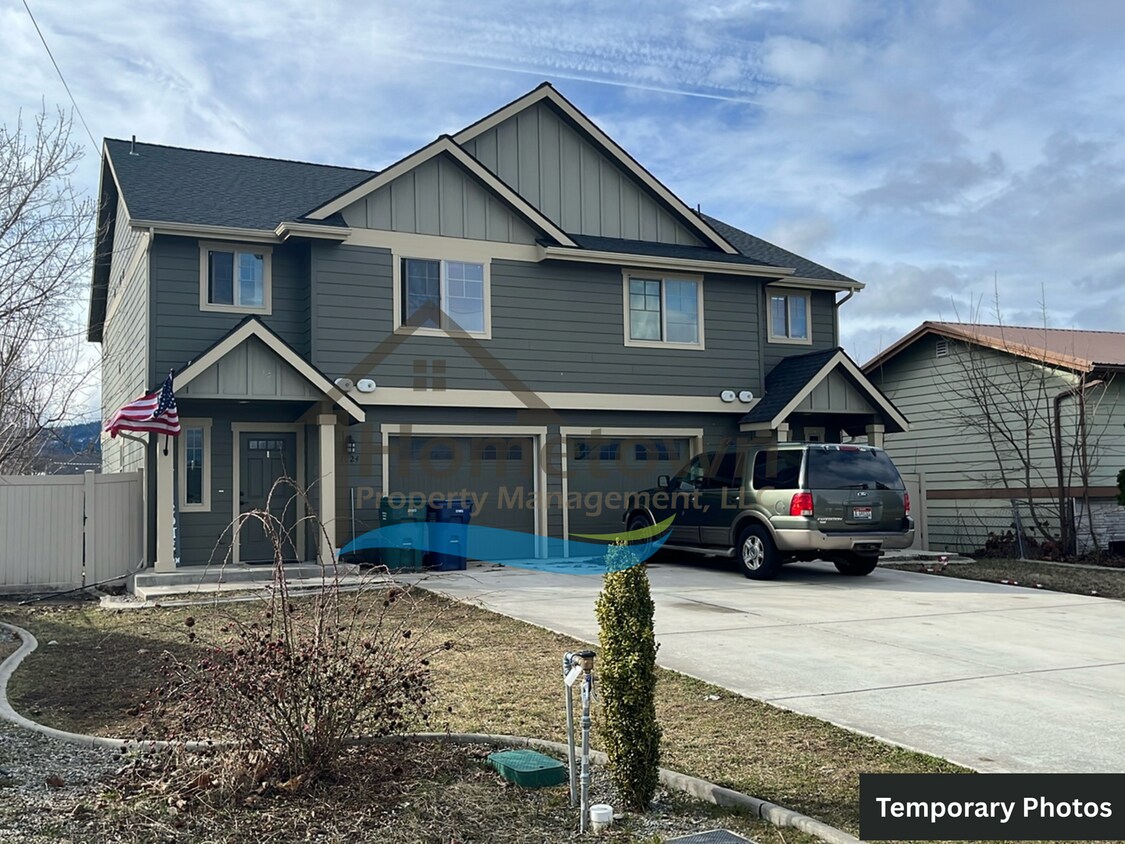 Primary Photo - Spacious 3 Bed 2 Bath Duplex in Milltown N...