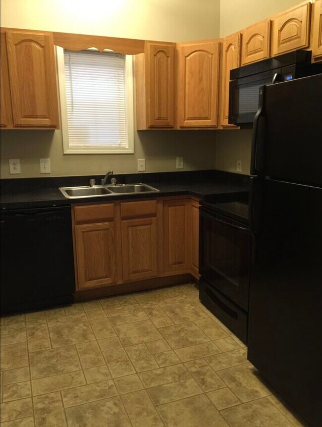 Building Photo - 1023 10th St