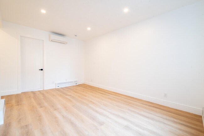 Foto del edificio - 4525 Brown St