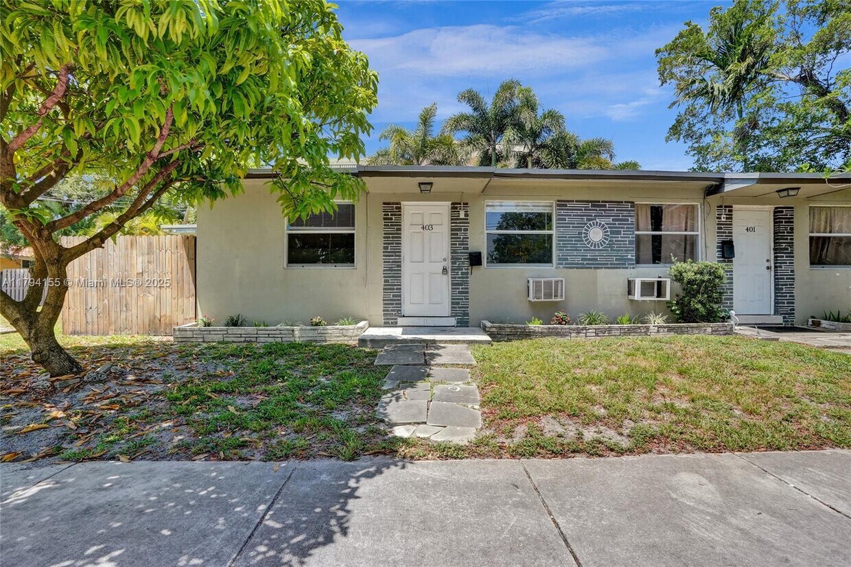 Primary Photo - 403 SW 11th Ct