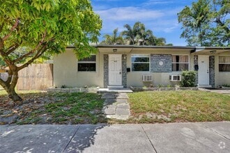 Building Photo - 403 SW 11th Ct