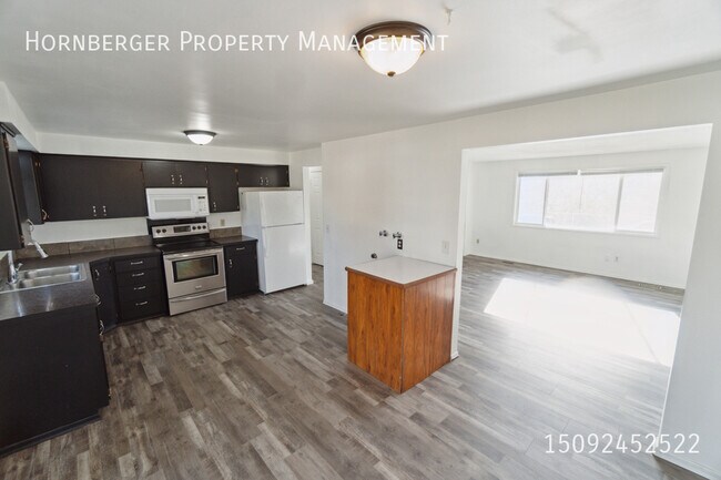 Foto del edificio - 1629 E Rowan Ave