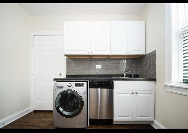 Foto del edificio - 1 bedroom in Chicago IL 60613
