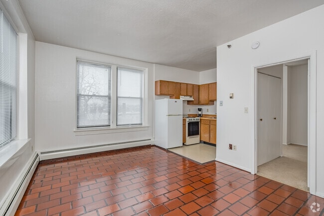 1BR,1BA - 425SF - Living Room - 501 W Franklin Ave