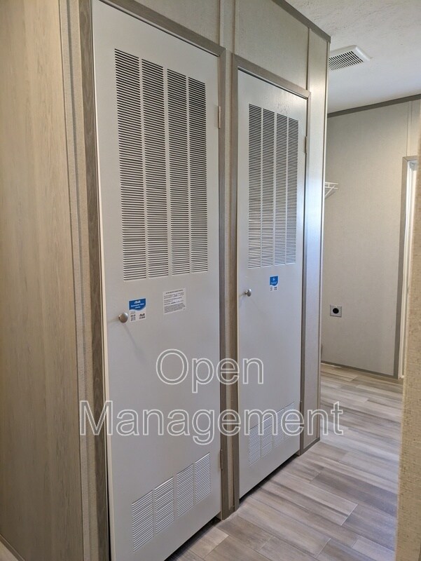 Foto del edificio - 4950 W Farm Rd 156