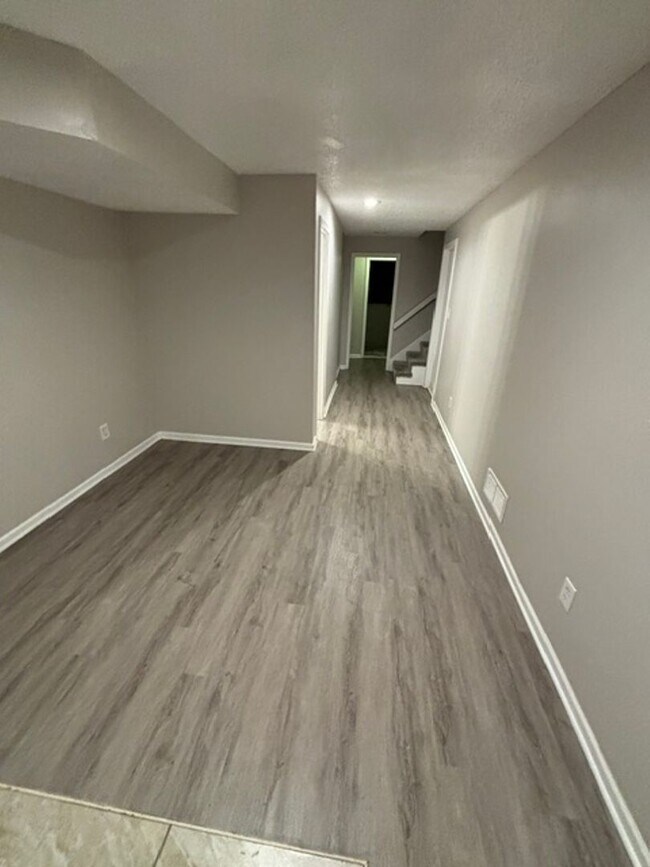 Foto del edificio - 327 NW Gibson Rd