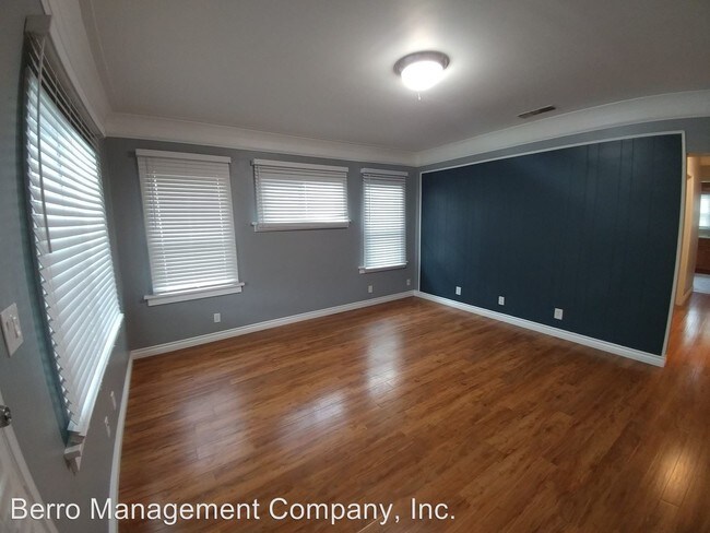 Building Photo - 2069-2071 Long Beach Boulevard