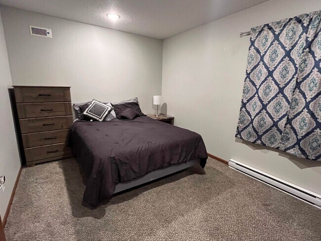 Building Photo - 613 Sheldon St