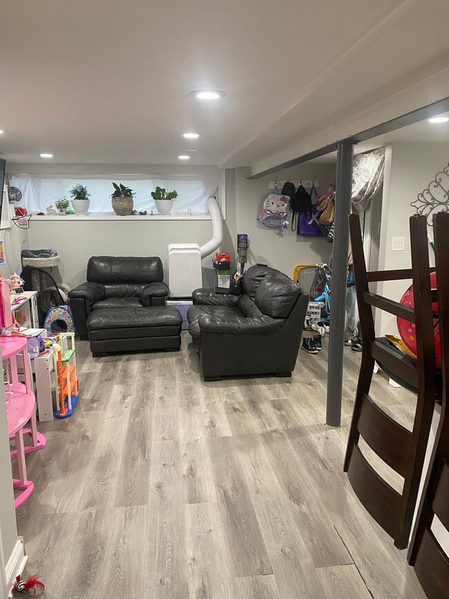 Foto del edificio - 5530 N Mango Ave