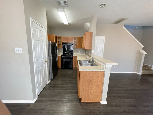 Foto del edificio - 13804 Harris Ridge Blvd