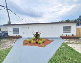 Building Photo - 3700 SW 13th Ct