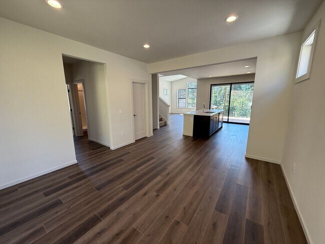 Foto del edificio - Brand New 4-Bedroom Home for Lease with Mo...