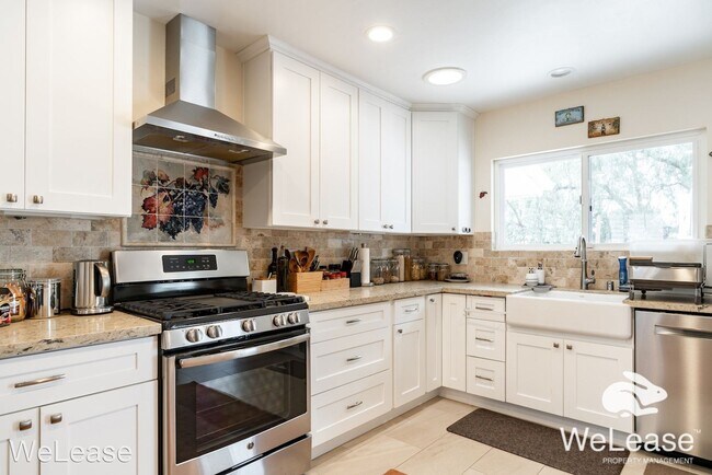 Building Photo - 4 br, 2 bath House - 5938 Bertro Dr.