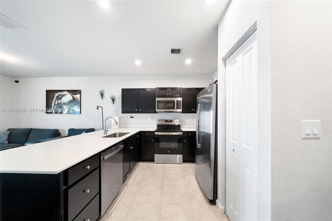 Foto del edificio - 1050 W Davis Pkwy