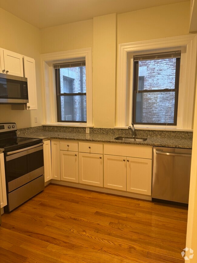 Building Photo - 1471 Beacon St
