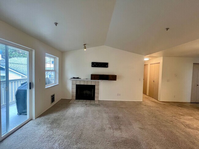 Building Photo - Renton Condominium - Sunset Garden