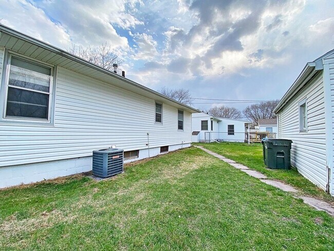 Foto del edificio - Great 2 bedroom ranch $795