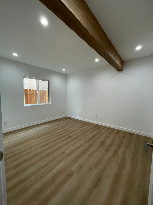 bedroom - 2806 S Barrington Ave