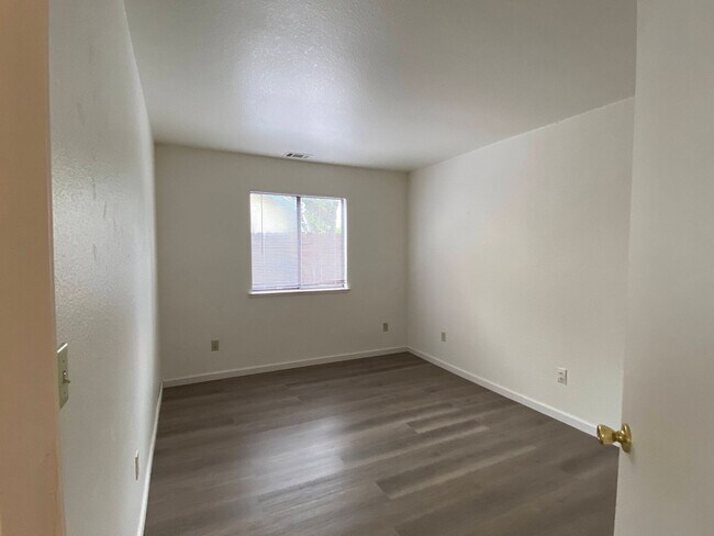 Building Photo - Three Bed, Two Bath Home with a Two Car Ga...